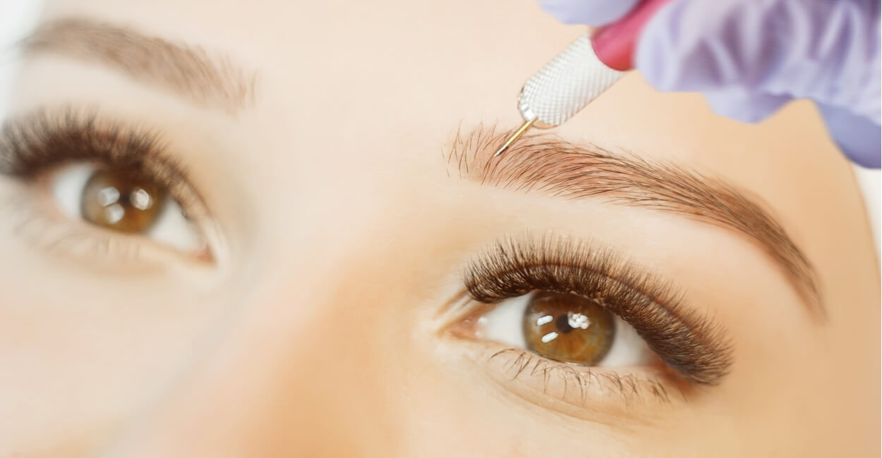 Microblading und Permanent Make-Up für Augenbrauen